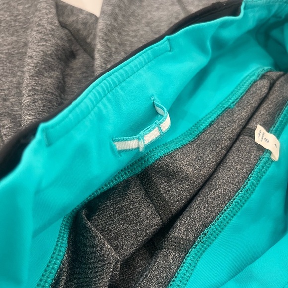 Lululemon Cropped Heathered Gray and Black with Teal Waistband EUC - Picture 5 of 7